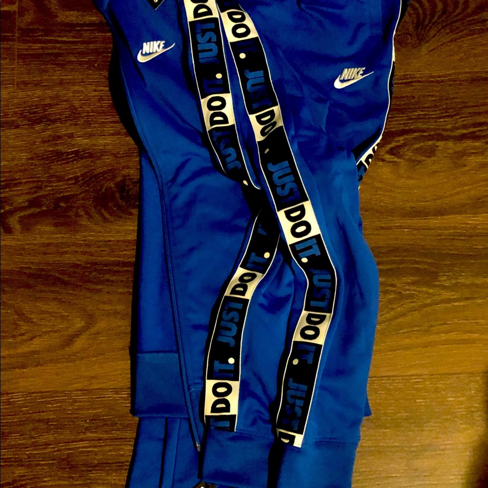 New with tags men’s small Nike track suit